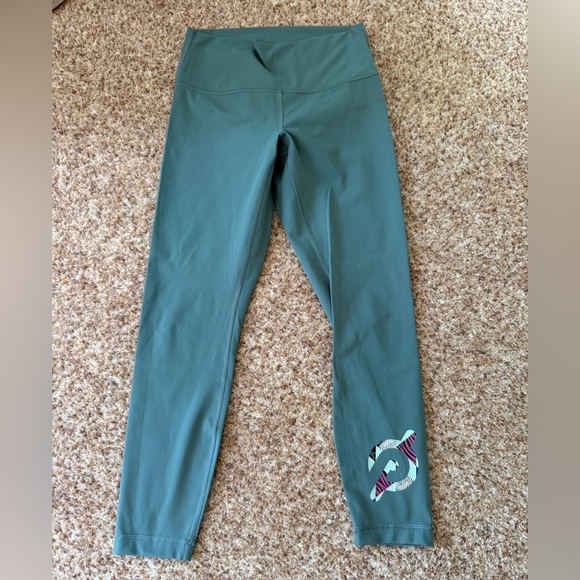 Lululemon Wunder Under High-Rise Tight Women 8 Teal (peloton) on leg - Picture 1 of 6